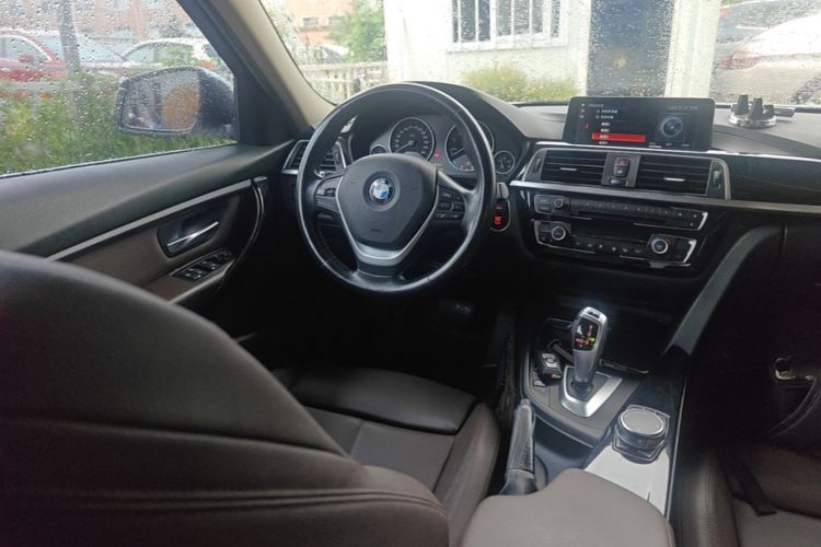 BMW 3 Series 2019 imagen de coche #11