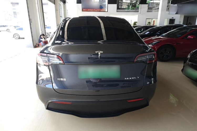 Tesla Model Y 2024 #6 Tesla Model Y 2024 car image #6
