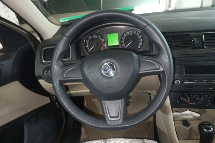 Skoda Rapid 2016 #15 Skoda Rapid 2016 car image #15