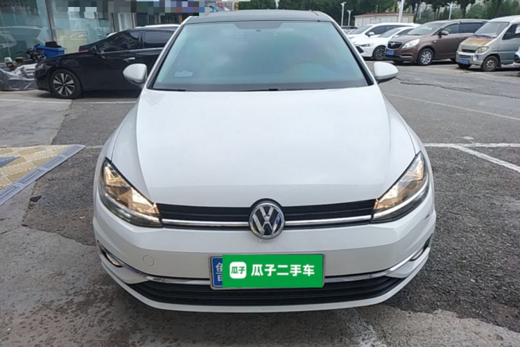 Volkswagen Golf 2020 car image #3