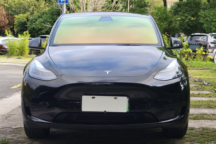 Tesla Model Y 2023 car image #3