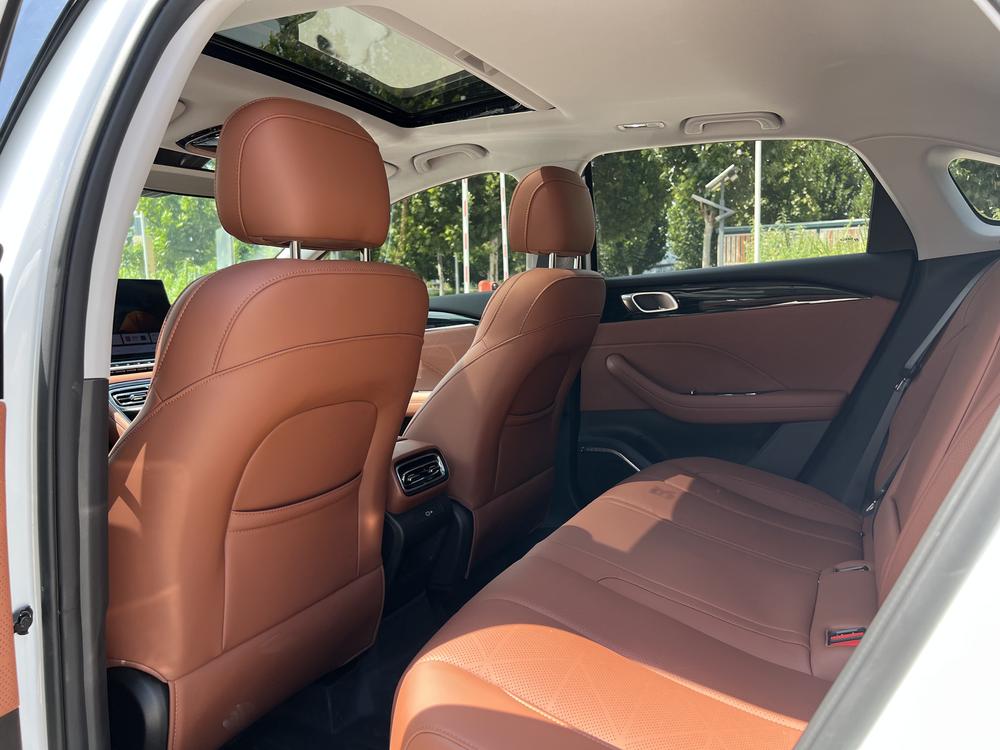 GEELY Emgrand 2026 car image #9