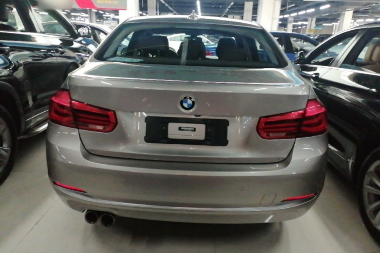 BMW 3 Series 2019 car image #4