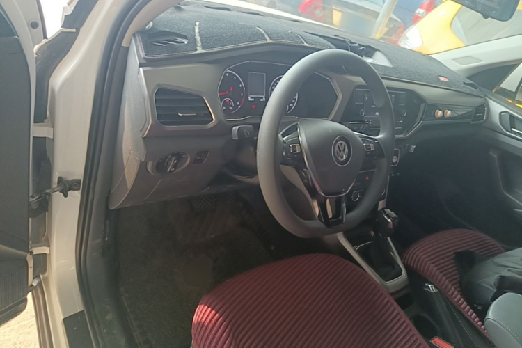 Volkswagen T-Cross 2020 #10 Volkswagen T-Cross 2020 car image #10