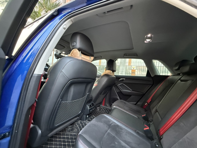 Audi Q3 2020 car image #6