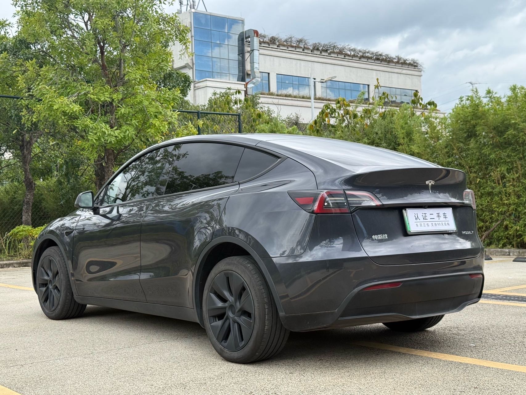 Tesla Model Y 2024 car image #11