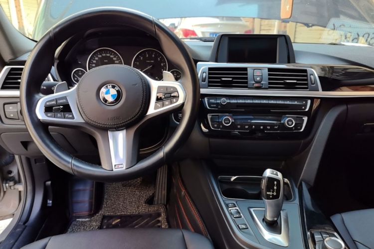 BMW 3 Series 2017 car image #10