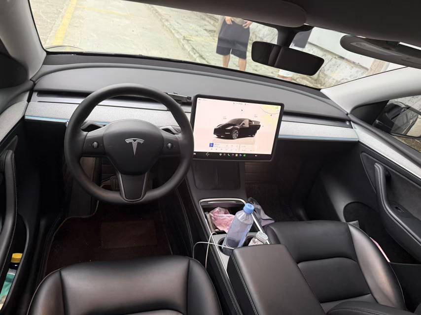 Tesla Model Y 2023 #4 Tesla Model Y 2023 car image #4