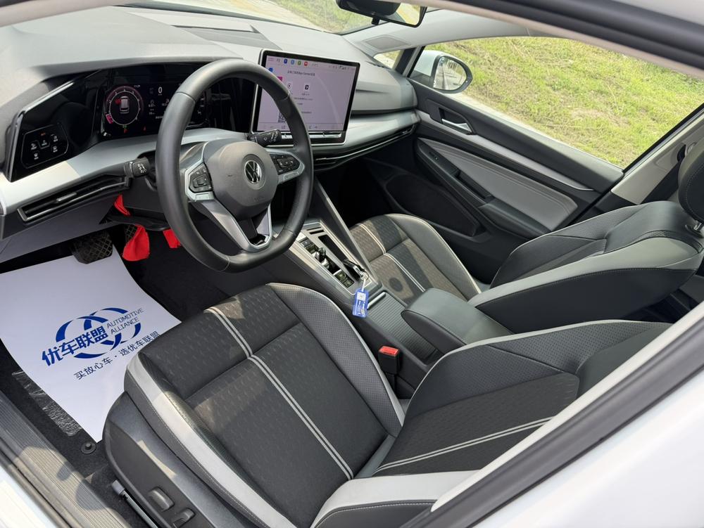 Volkswagen Golf 2025 imagem de carro #8