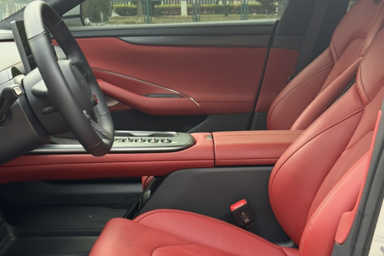 MI SU7 2024 immagine di auto #14