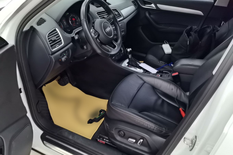 Audi Q3 2017 car image #15