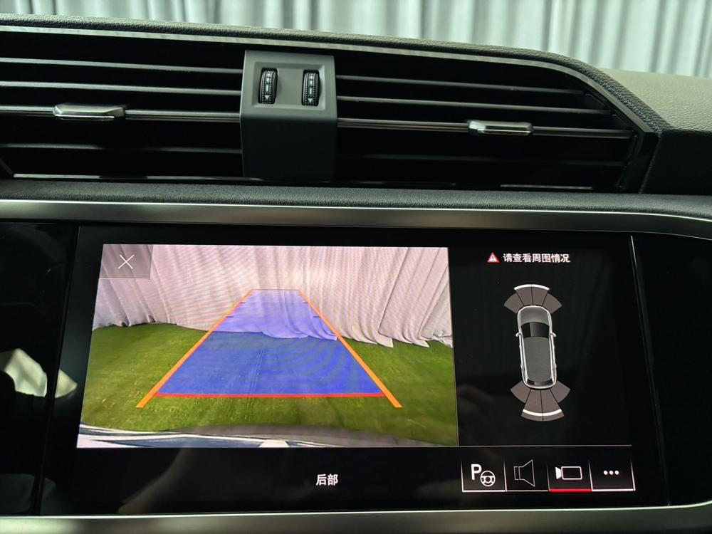 Audi Q3 2022 car image #8