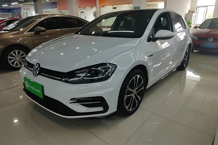Volkswagen Golf 2020 car image #2