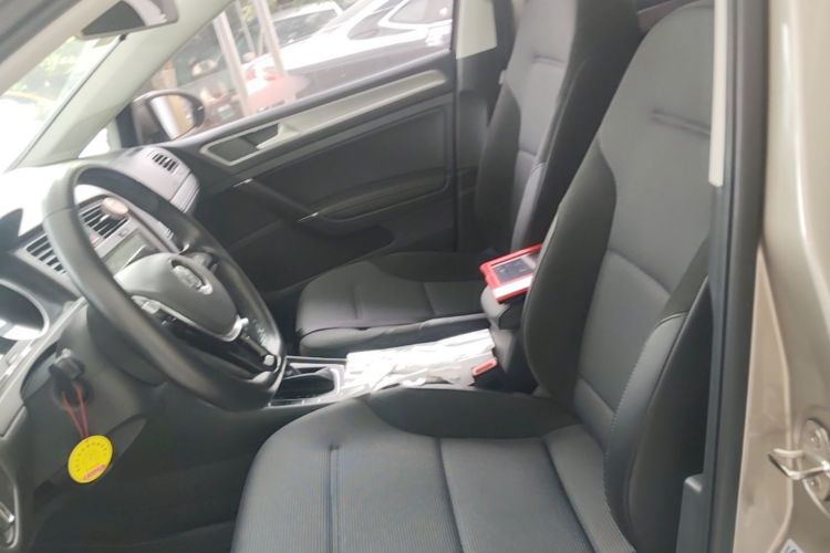Volkswagen Golf 2018 car image #15