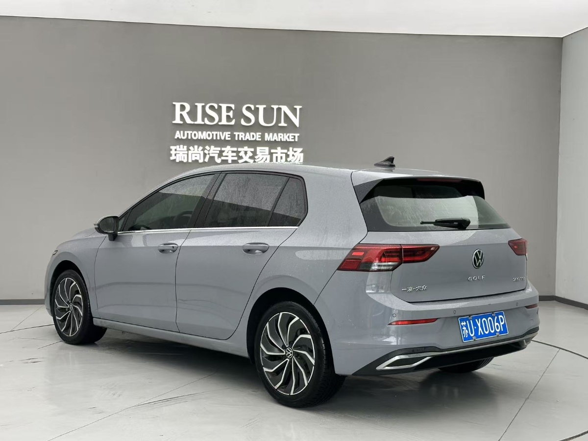 Volkswagen Golf 2023 immagine di auto #7