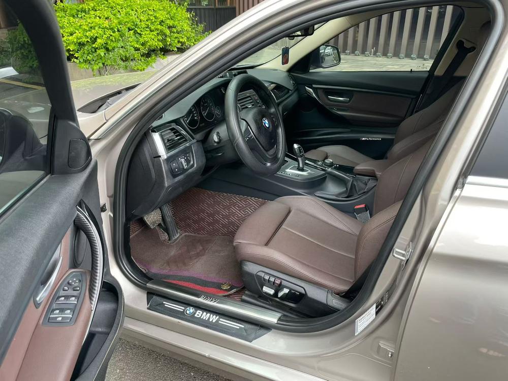 BMW 3 Series 2018 car image #8