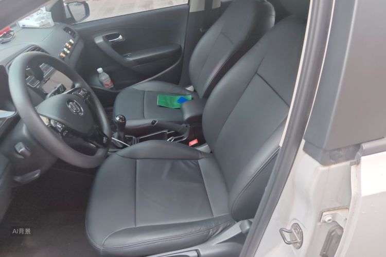 Volkswagen Polo 2018 car image #17