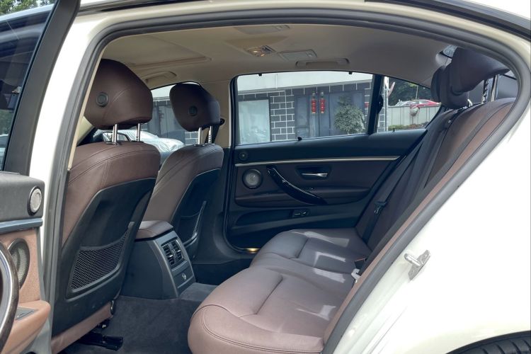 BMW 3 Series 2018 #10 BMW 3 Series 2018 car image #10