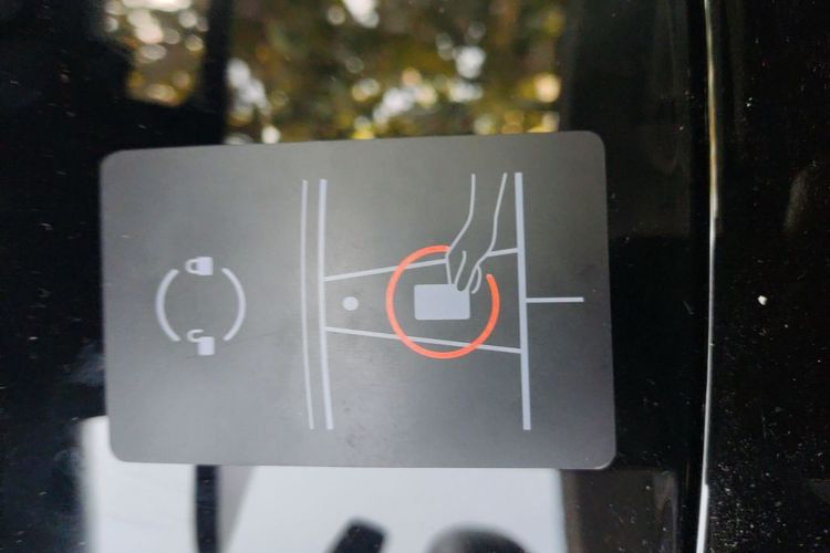Tesla Model 3 2020 car image #9