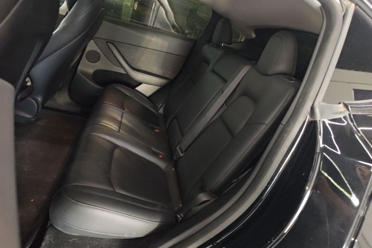 Tesla Model Y 2021 car image #17