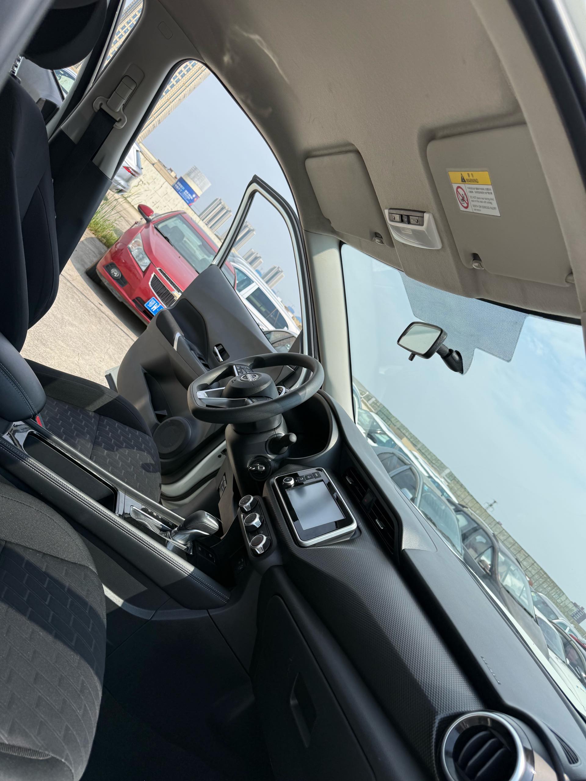 Nissan Kicks 2023 car image #12