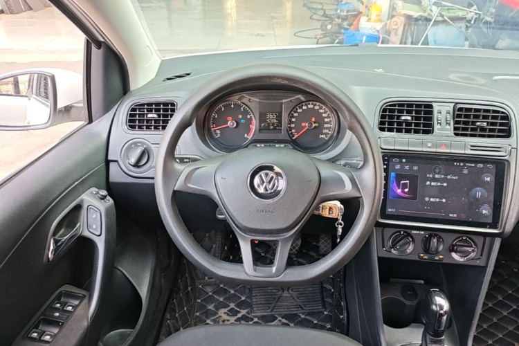 Volkswagen Polo 2017 #11 Volkswagen Polo 2017 car image #11