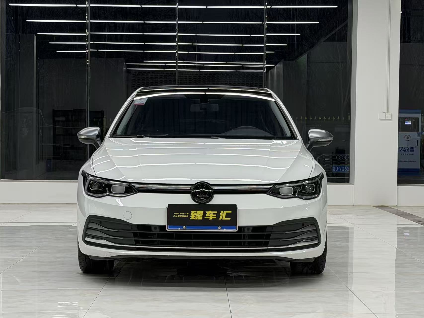 Volkswagen Golf 2023 car image #2