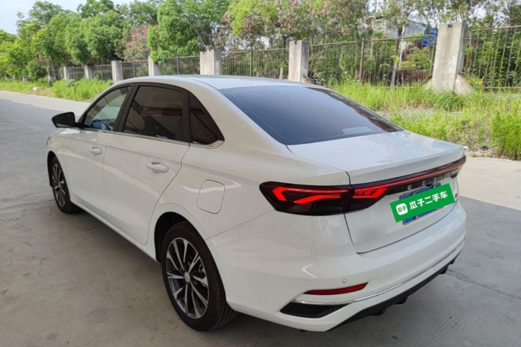 GEELY Emgrand 2025 #5 GEELY Emgrand 2025 car image #5