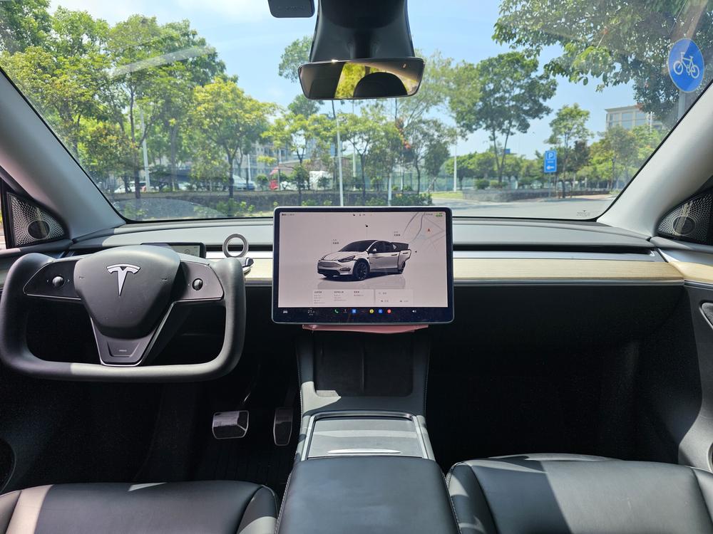 Tesla Model Y 2023 #10 Tesla Model Y 2023 car image #10