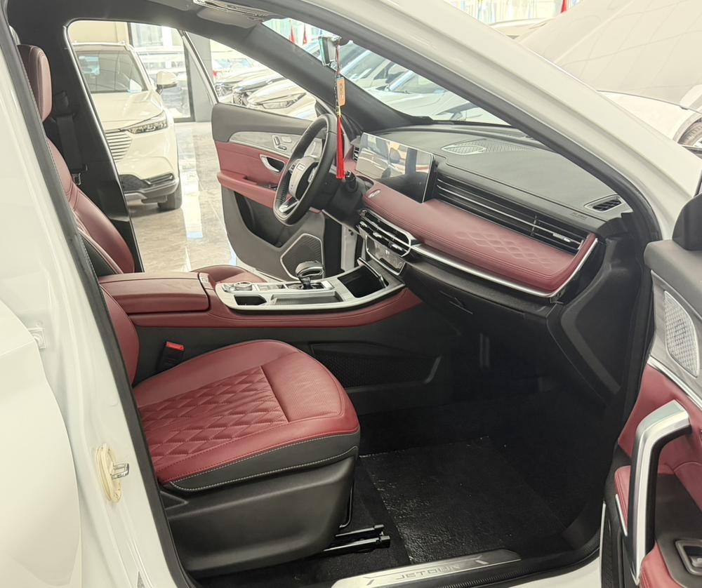 Jetour X70 PLUS 2023 car image #8