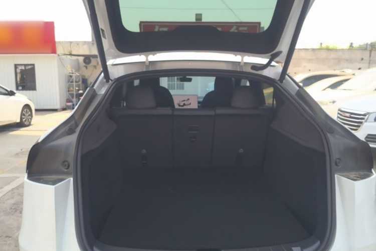 Tesla Model Y 2026 car image #19