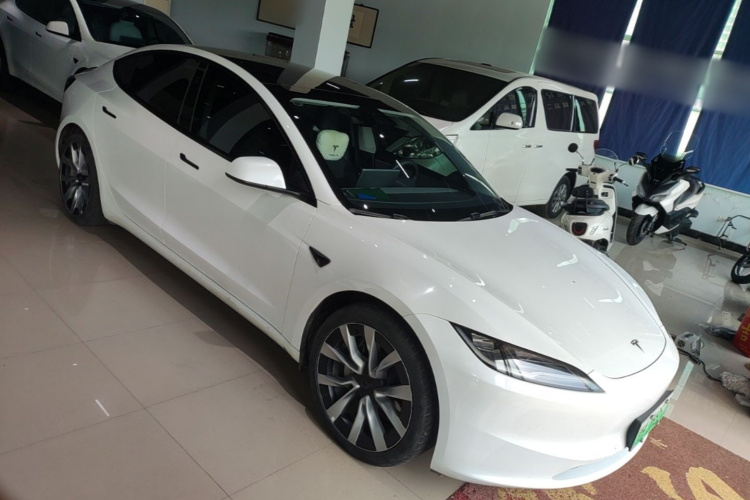 Tesla Model 3 2023 car image #4