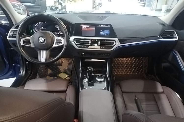 BMW 3 Series 2021 car image #10