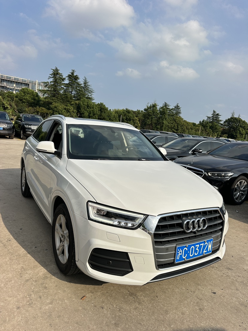 Audi Q3 2018 car image #2