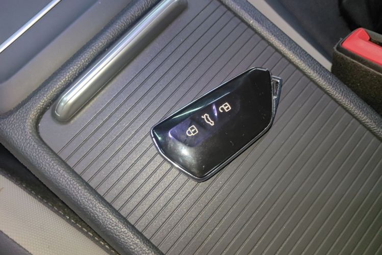 Volkswagen Golf 2021 car image #9