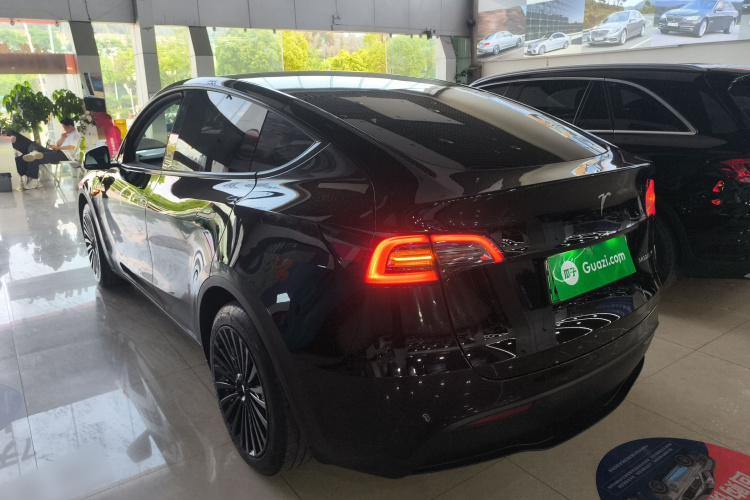 Tesla Model Y 2024 #5 Tesla Model Y 2024 car image #5
