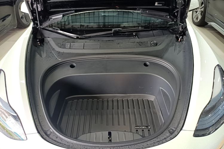 Tesla Model 3 2023 car image #20