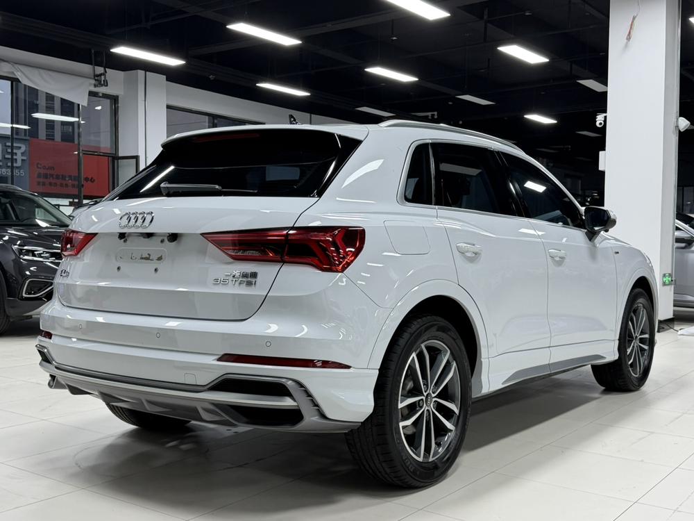 Audi Q3 2022 car image #7