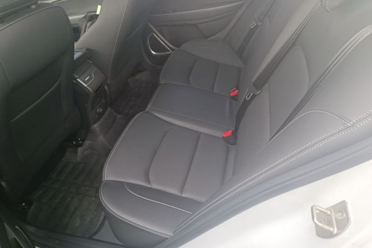 GEELY Emgrand 2021 car image #17