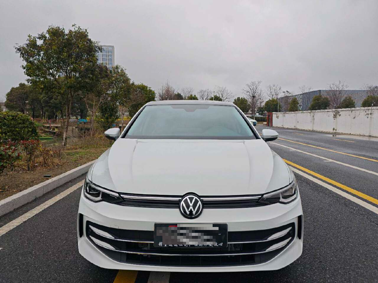 Volkswagen Golf 2026 car image #3