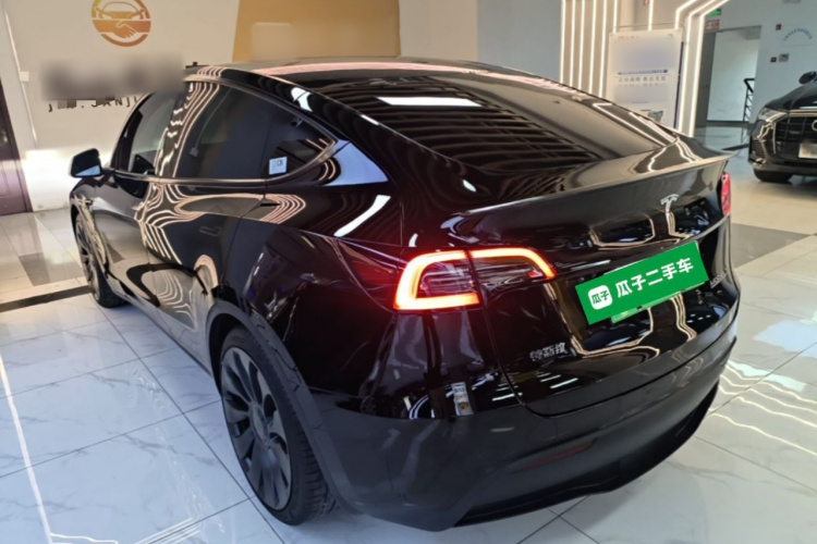 Tesla Model Y 2023 #5 Tesla Model Y 2023 car image #5
