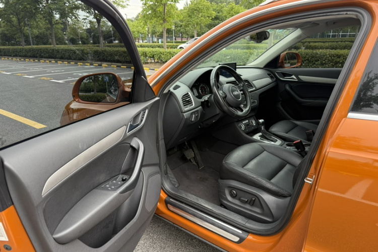 Audi Q3 2016 car image #28