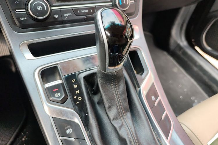 GEELY Emgrand 2019 car image #14