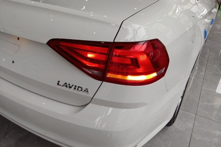 Volkswagen Lavida 2018 car image #8