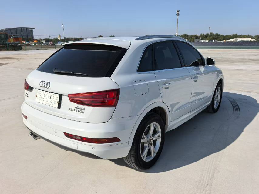 Audi Q3 2019 car image #3