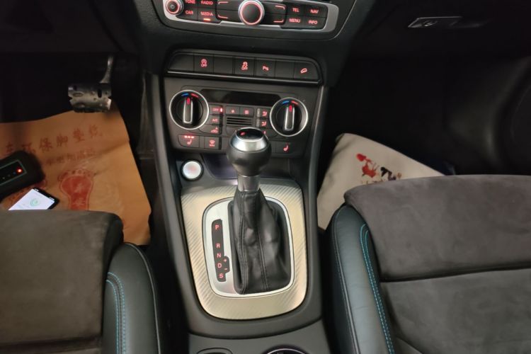 Audi Q3 2017 car image #18