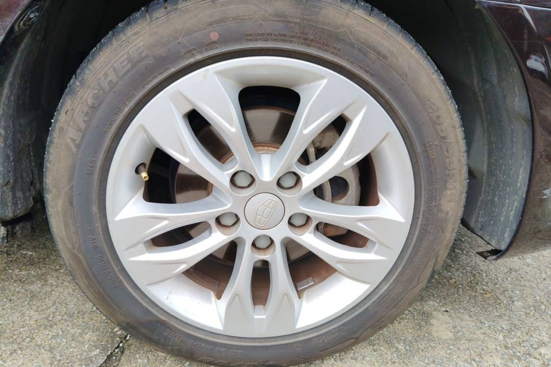 GEELY Emgrand 2015 car image #9