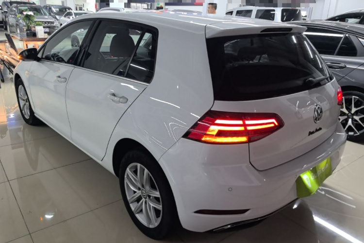 Volkswagen Golf 2018 car image #5