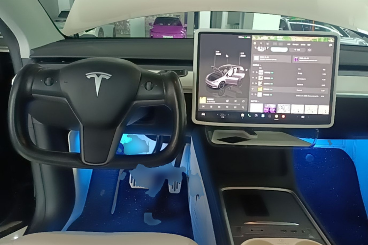 Tesla Model Y 2023 #10 Tesla Model Y 2023 car image #10