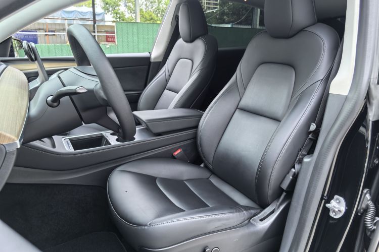 Tesla Model Y 2023 car image #18